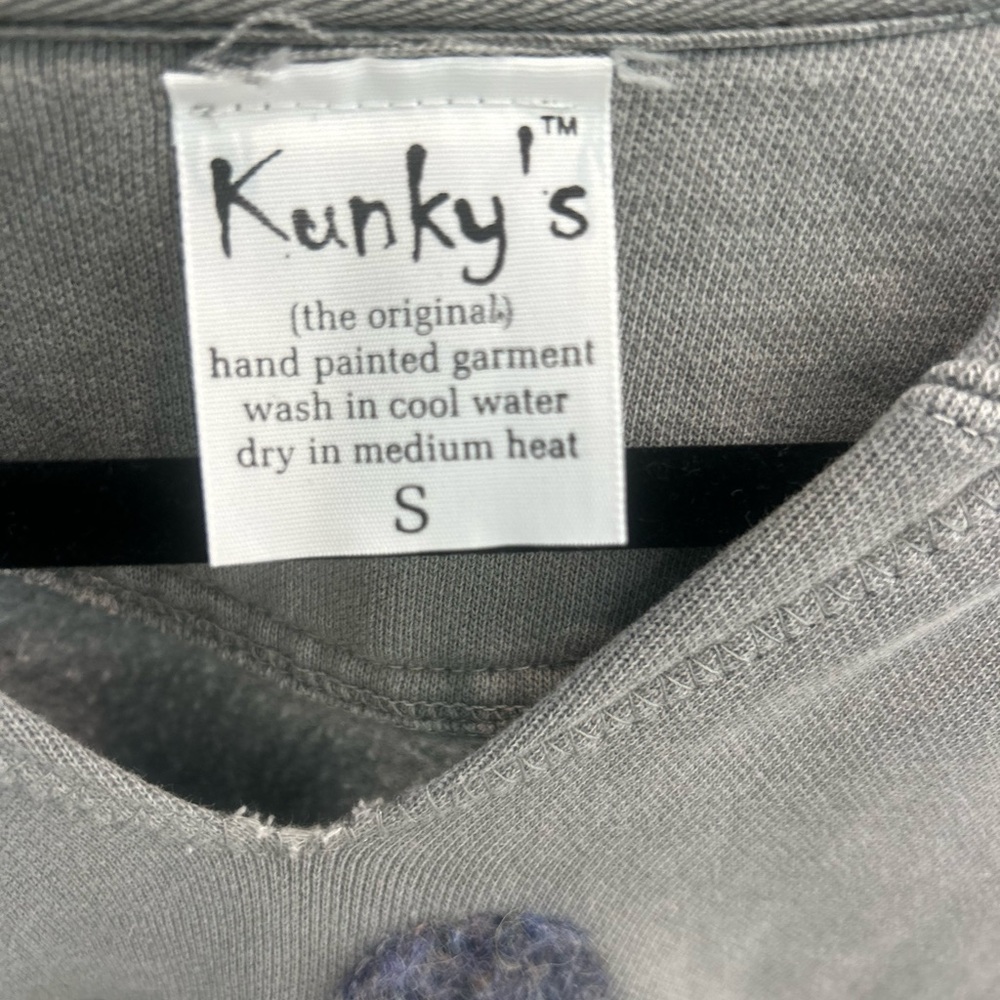 Unk Women's Gray Sweatshirt with Heart Design - Picture 7 of 8